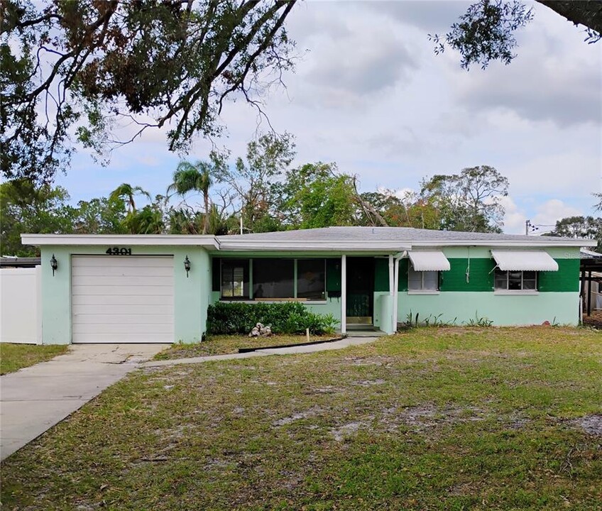 4301 W Fair Oaks Ave in Tampa, FL - Building Photo