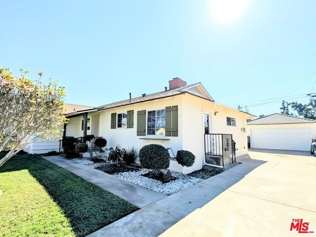 324 E Benbow St in Covina, CA - Building Photo - Building Photo