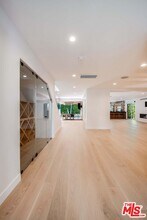 3201 Viola Pl in Los Angeles, CA - Building Photo - Building Photo