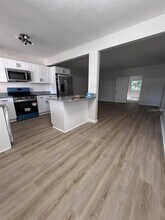 1353 Lakeview Rd in Clearwater, FL - Building Photo - Building Photo