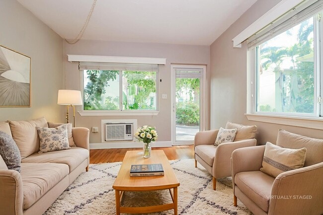 Colony Apartments in St. Petersburg, FL - Building Photo - Building Photo