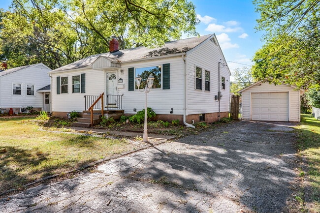 1217 Grant Dr in Edwardsville, IL - Foto de edificio - Building Photo