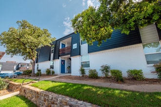 531 Bedford Rd in Bedford, TX - Building Photo - Building Photo