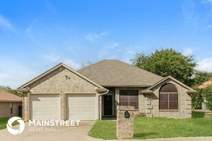 1632 Hunting Green Dr in Fort Worth, TX - Building Photo