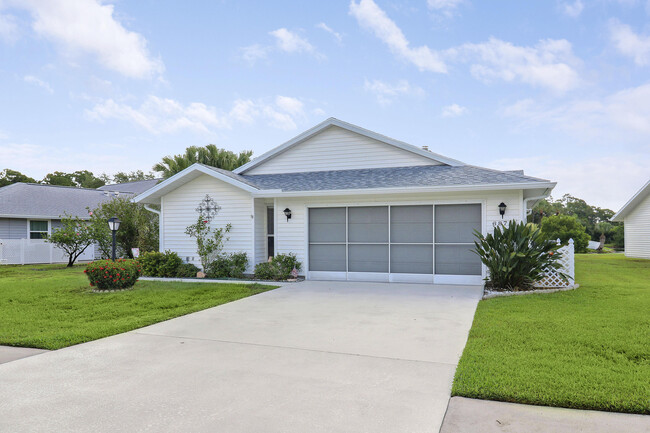 6871 SE Lillian Ct in Stuart, FL - Foto de edificio - Building Photo