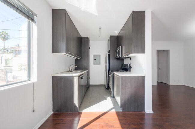 8008 Norton Ave in West Hollywood, CA - Building Photo - Building Photo