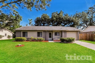 1108 Robin Dr in Plant City, FL - Building Photo