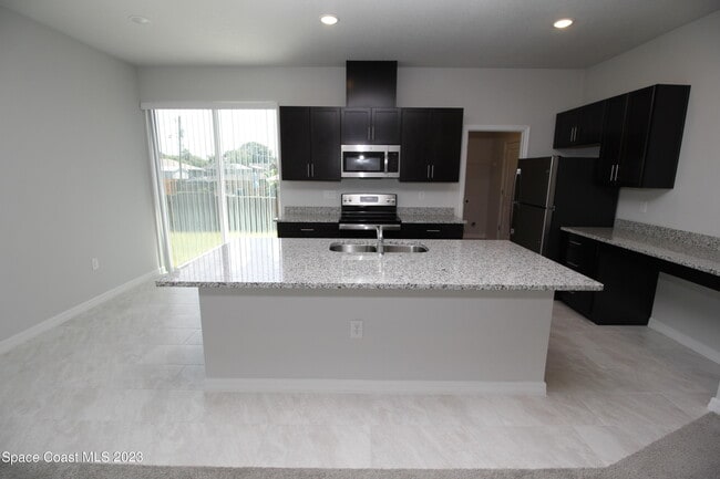 743 Andrew St SE in Palm Bay, FL - Building Photo - Building Photo