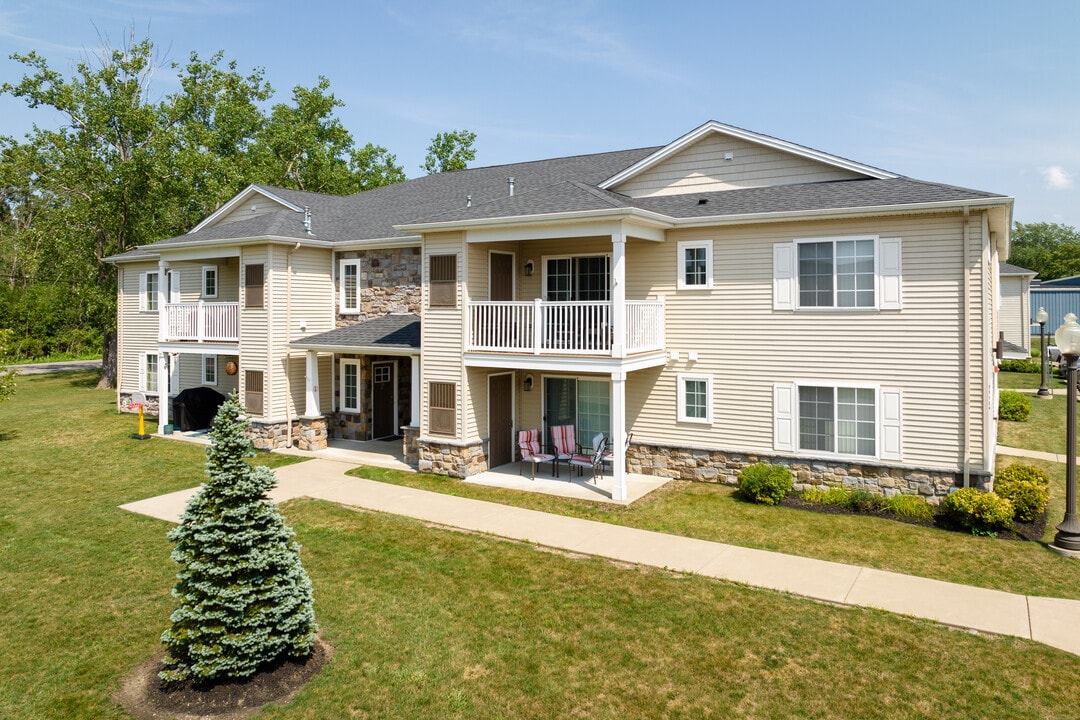 Bridgeview Commons in West Seneca, NY - Foto de edificio