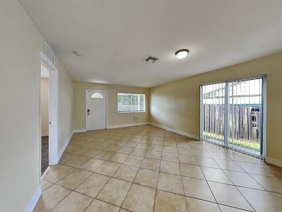 6315 Plunkett St in Hollywood, FL - Building Photo