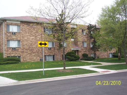 69 Surrey Dr in Glen Ellyn, IL - Foto de edificio