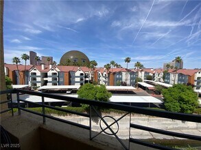 210 E Flamingo Rd in Las Vegas, NV - Building Photo - Building Photo