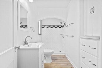 2964 W Jefferson Ave in Trenton, MI - Building Photo - Building Photo