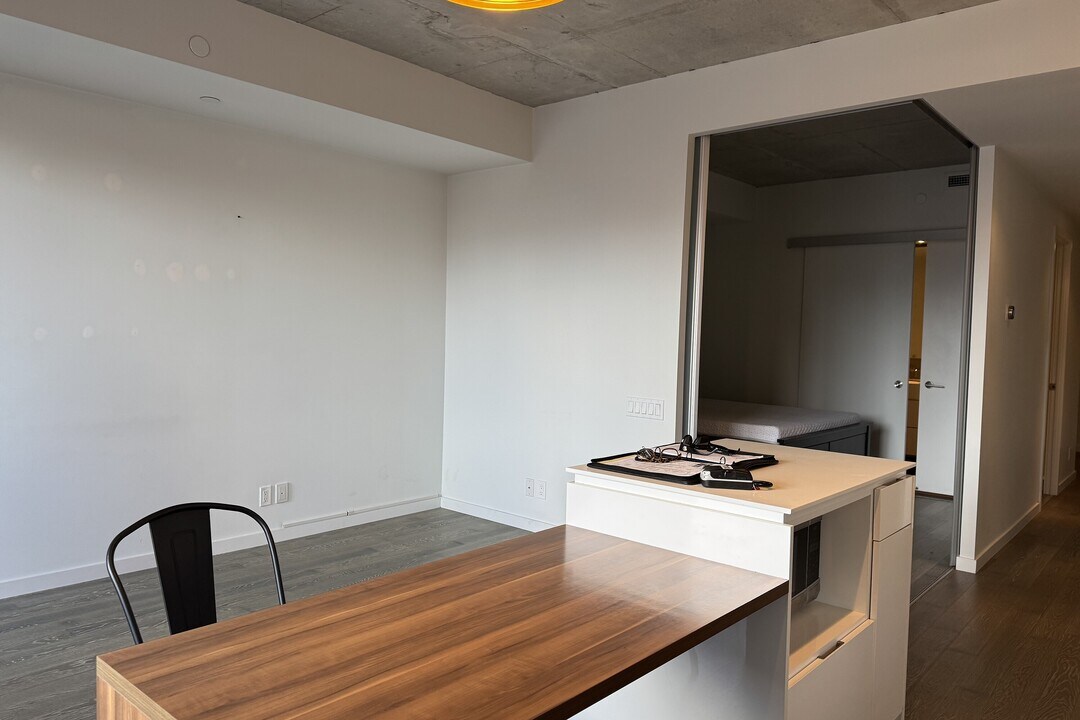 383 Sorauren Ave in Toronto, ON - Building Photo