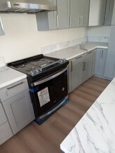 1162 W Adams Blvd in Los Angeles, CA - Building Photo - Building Photo