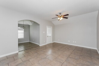 7653 Rainbow Creek Dr in Fort Worth, TX - Building Photo - Building Photo