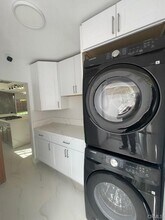 15224 Valleyheart Dr in Los Angeles, CA - Building Photo - Building Photo