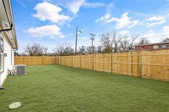 1825 Johnson St in Greenville, TX - Building Photo - Building Photo