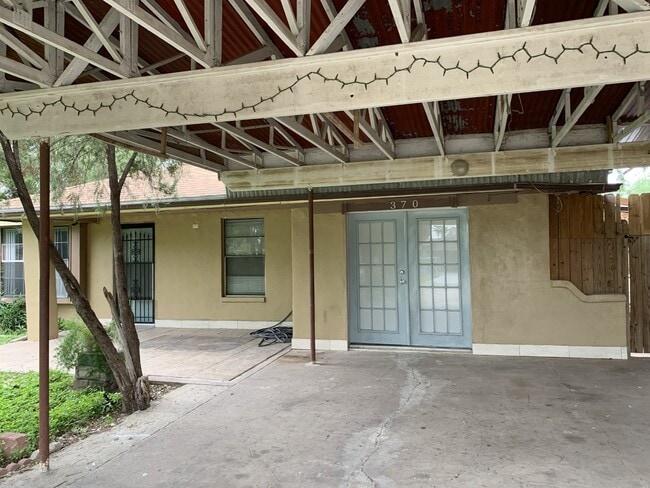 370 E Bowie Ave, Unit D