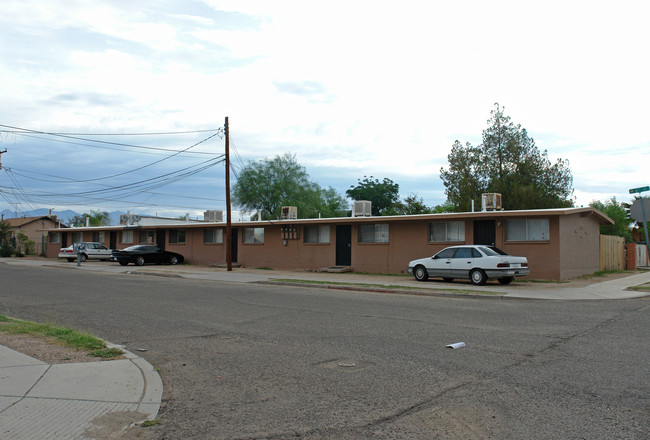 6-plex on 8th Ave in Tucson, AZ - Foto de edificio - Building Photo