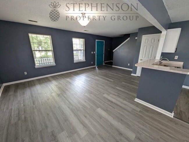 property at 1129 Waverly Pl Dr