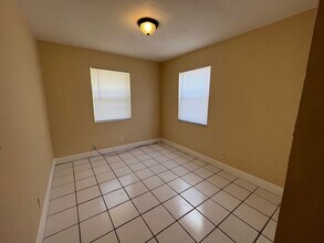 936 W 9th St in Riviera Beach, FL - Building Photo - Building Photo