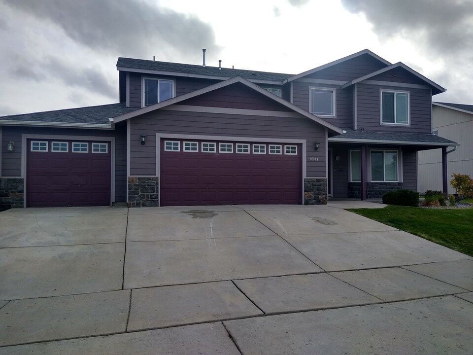 9511 W Claire Ave in Cheney, WA - Foto de edificio