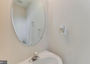 606 Hatchers Run Ct in Stafford, VA - Foto de edificio - Building Photo