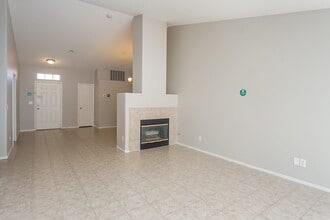 3744 Blue Dawn Dr in North Las Vegas, NV - Foto de edificio - Building Photo