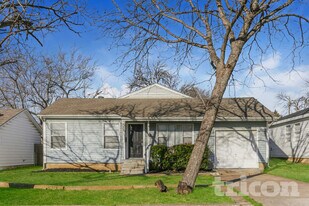 737 SE 3rd St in Grand Prairie, TX - Building Photo