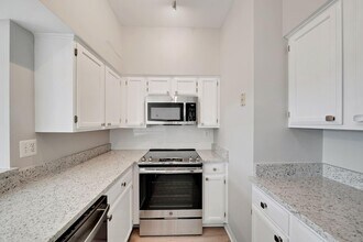 2400 Clarendon Blvd in Arlington, VA - Building Photo - Building Photo