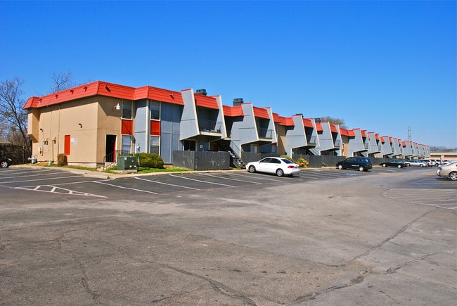 Rock Island Apartments in Irving, TX - Foto de edificio - Building Photo