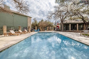 Summit at Westwood in Austin, TX - Building Photo