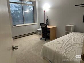 4540 8th Ave NE, Unit 502 in Seattle, WA - Foto de edificio - Building Photo