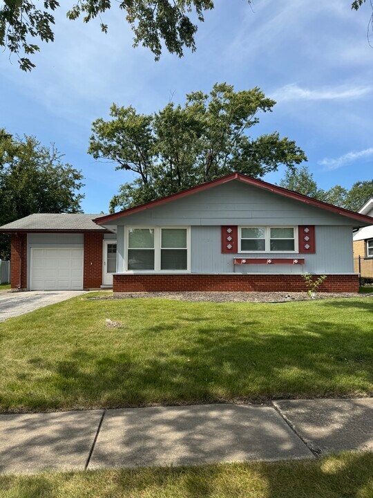 17206 Elm Dr in Hazel Crest, IL - Building Photo