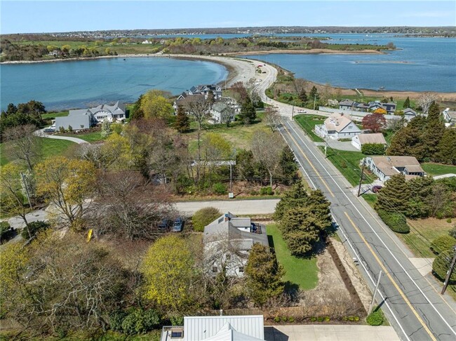 153 Hamilton Ave in Jamestown, RI - Building Photo - Building Photo