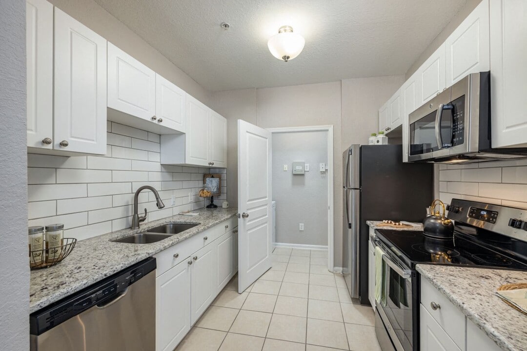 Crosswynde Apartments in Tampa, FL - Building Photo