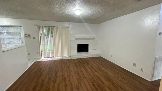 7431 La Pl Dr in Houston, TX - Building Photo - Building Photo