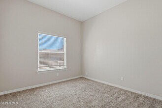 909 Ada Ln in El Paso, TX - Foto de edificio - Building Photo