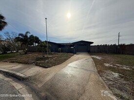 472 Ironwood Dr in Melbourne, FL - Building Photo