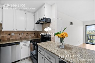 2905 Cowley Way in San Diego, CA - Building Photo