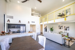 Monterey Place in Albuquerque, NM - Building Photo