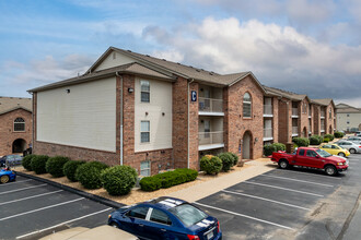 Sherwood Village Apartments in Springfield, MO - Building Photo - Building Photo