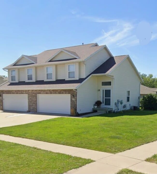 615 Rachael St in North Liberty, IA - Building Photo - Building Photo