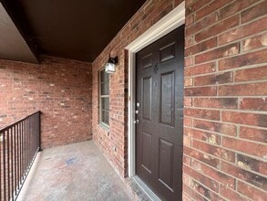 1001 E Travis St in Laredo, TX - Foto de edificio - Building Photo