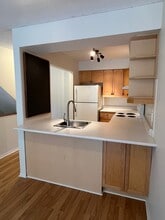 8 Crispin Pvt in Ottawa, ON - Building Photo - Building Photo