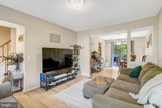 14831 Basingstoke Loop in Centreville, VA - Building Photo - Building Photo