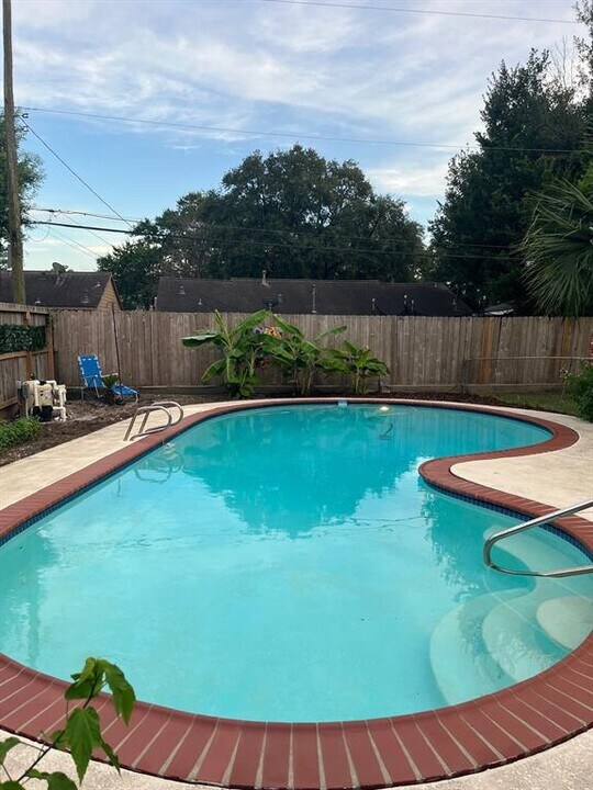 5471 Kuldell Dr in Houston, TX - Foto de edificio