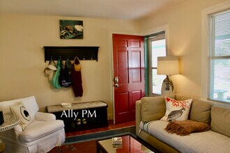 210 Raymond Ave in Charlottesville, VA - Building Photo - Building Photo