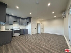 6942 Atoll Ave in Los Angeles, CA - Building Photo